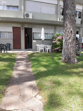 Apartamento con entrada independiente y jardín